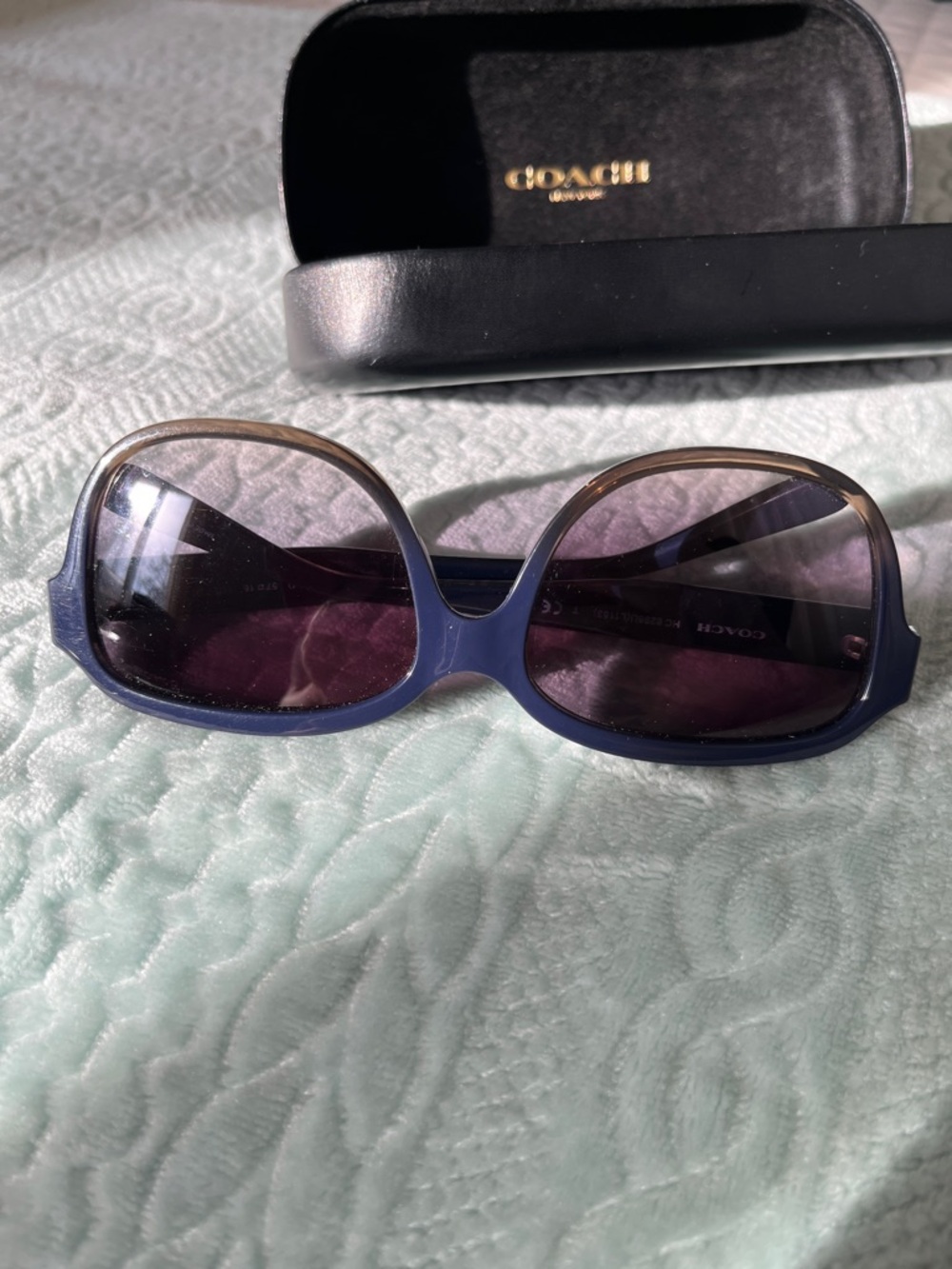 Coach Women's Navy Frame Sunglasses with Black Case - Picture 3 of 14